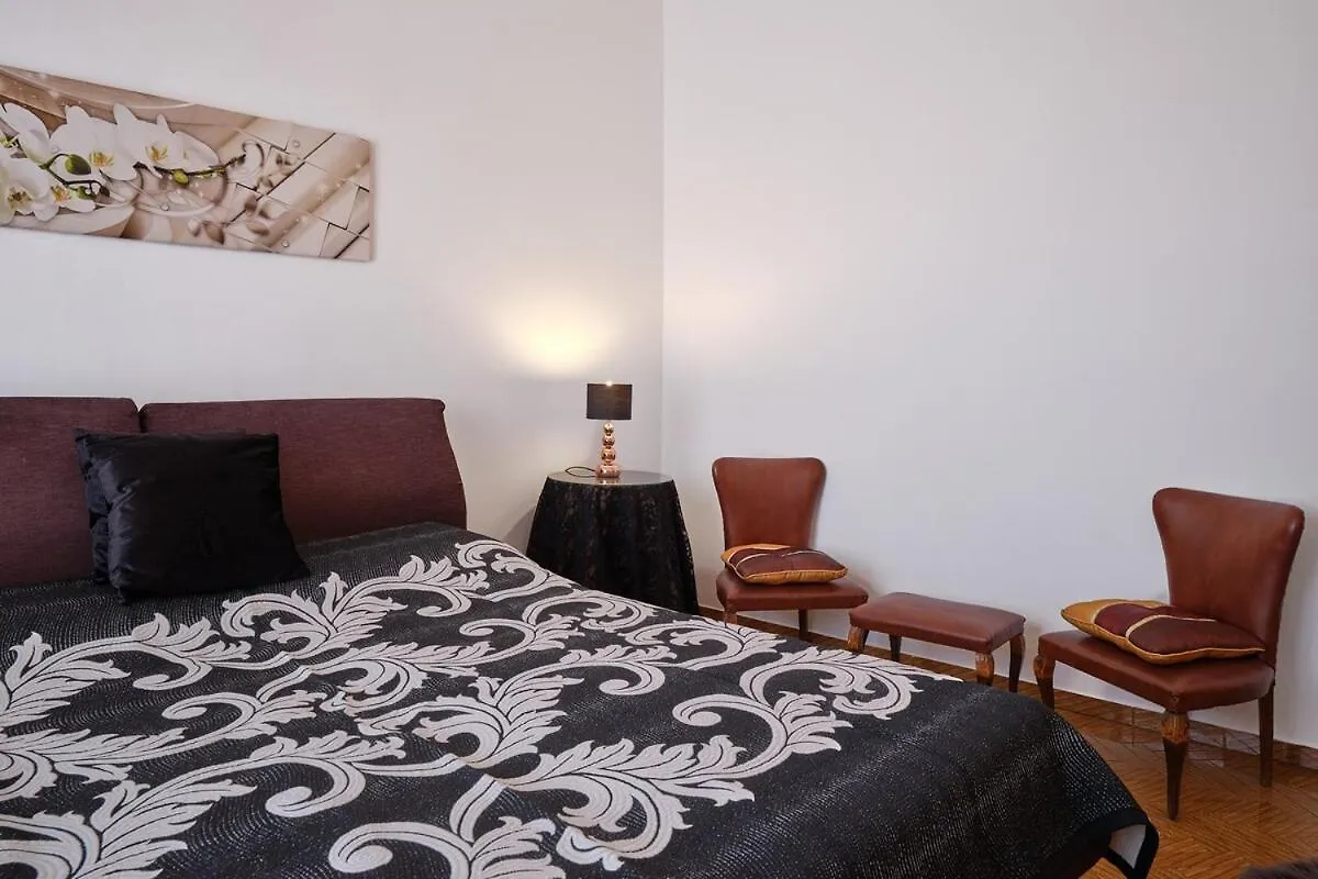 Villa Viola- Space And Relaxation Caprino Veronese 0*,